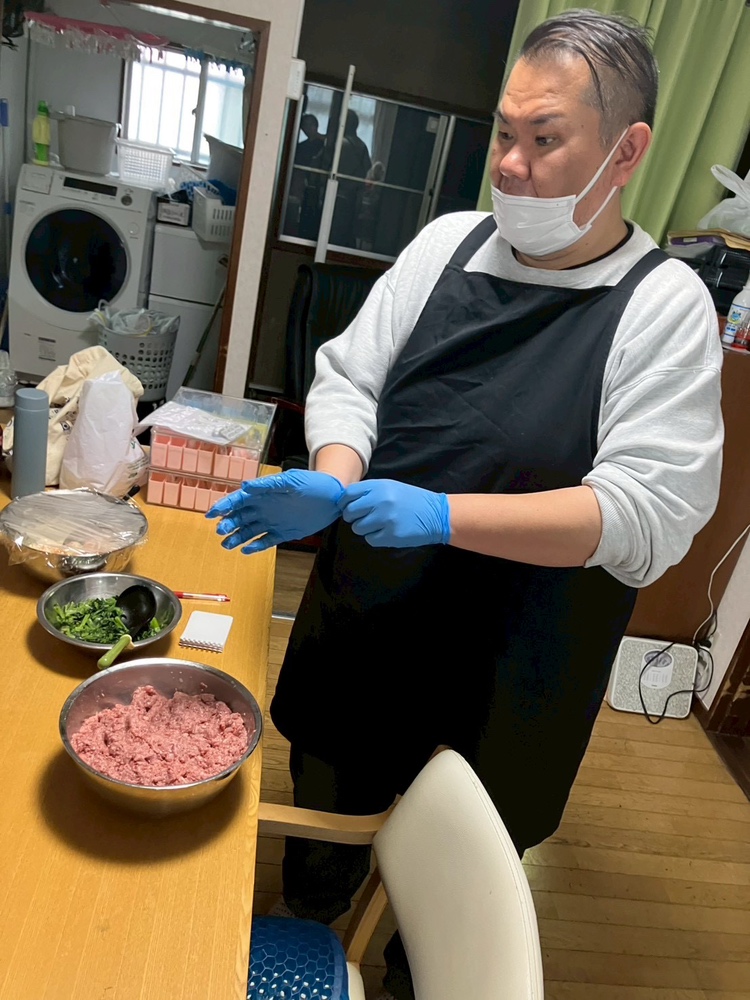 ぽっちゃりなのに不愛想なコックです